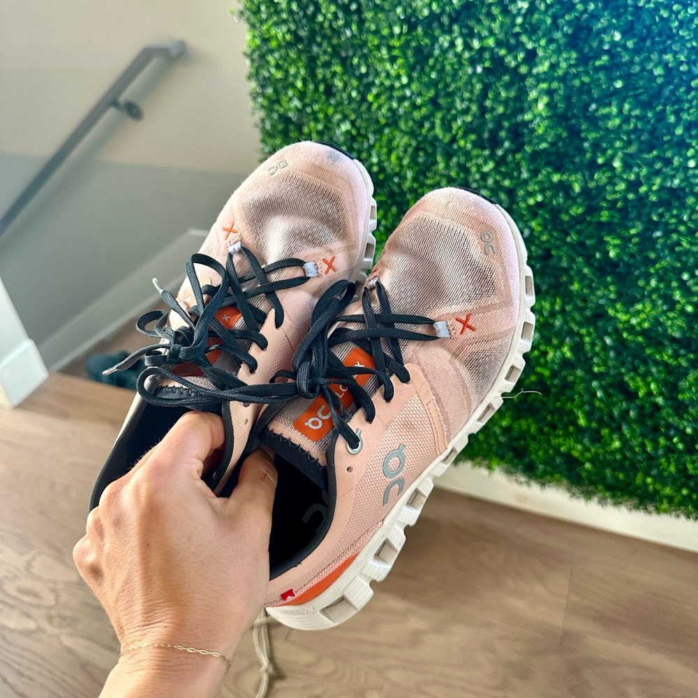 Women’s Pink OnClouds - size 6